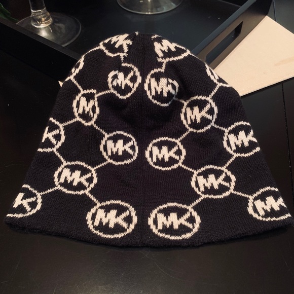 Michael Kors Hat - Picture 1 of 3